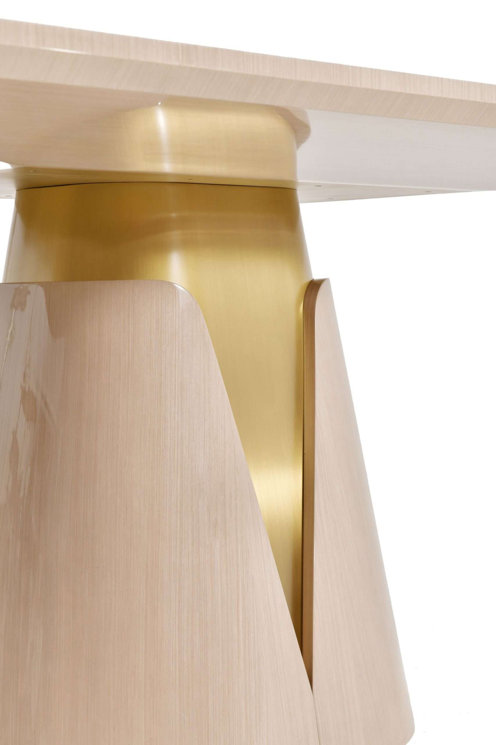 TAVIO Dining Table